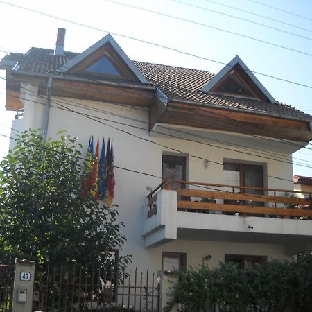 Pension La Noblesse Boekarest Buitenkant foto