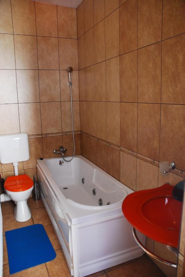 Pension La Noblesse Boekarest Buitenkant foto