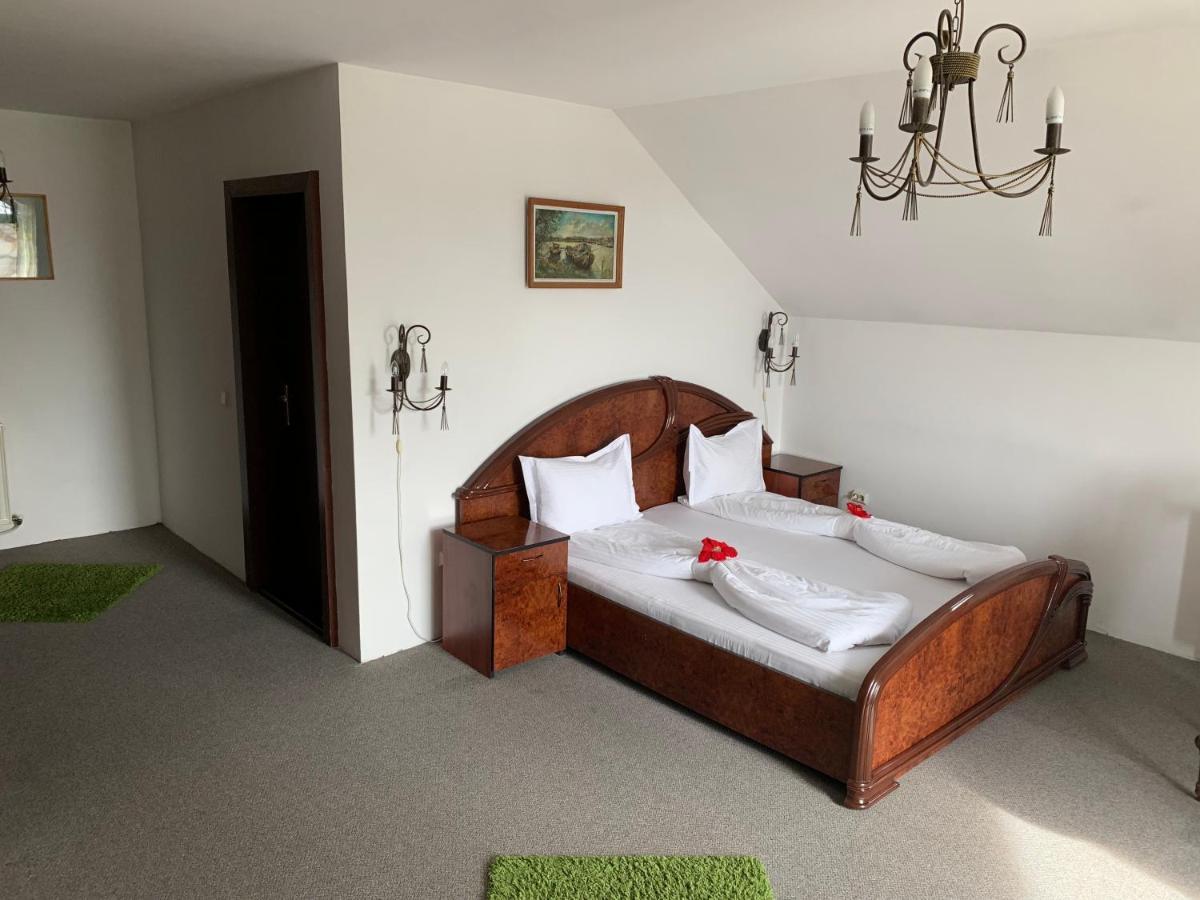 Pension La Noblesse Boekarest Buitenkant foto